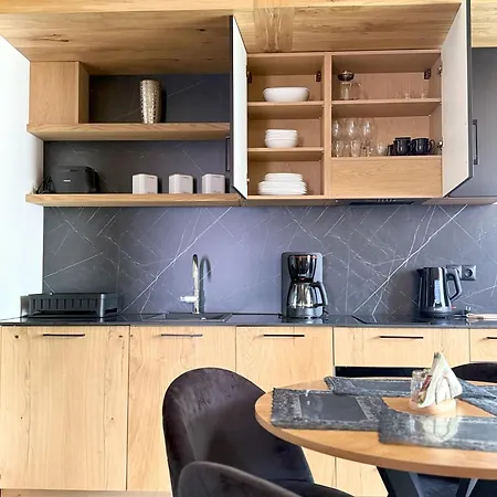 Greenhill Bachleda *